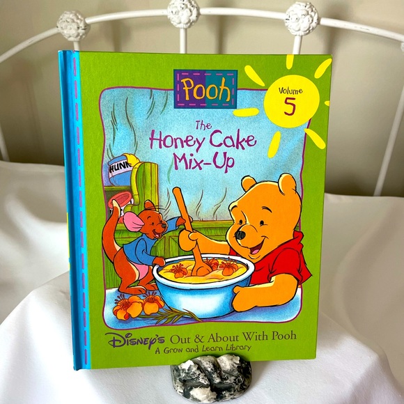 Disney Other - POOH Book